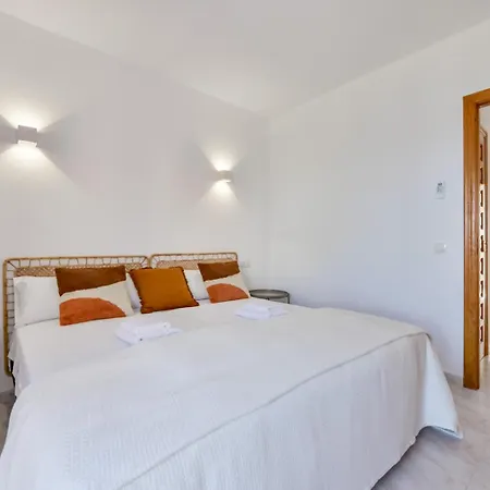 Villas Guzman - Leandra Benitachell